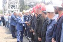 في عيد العمال وزير الكهرباء  كان حاضرا مع عمال الصيانة في محطتي جندر والزارة .